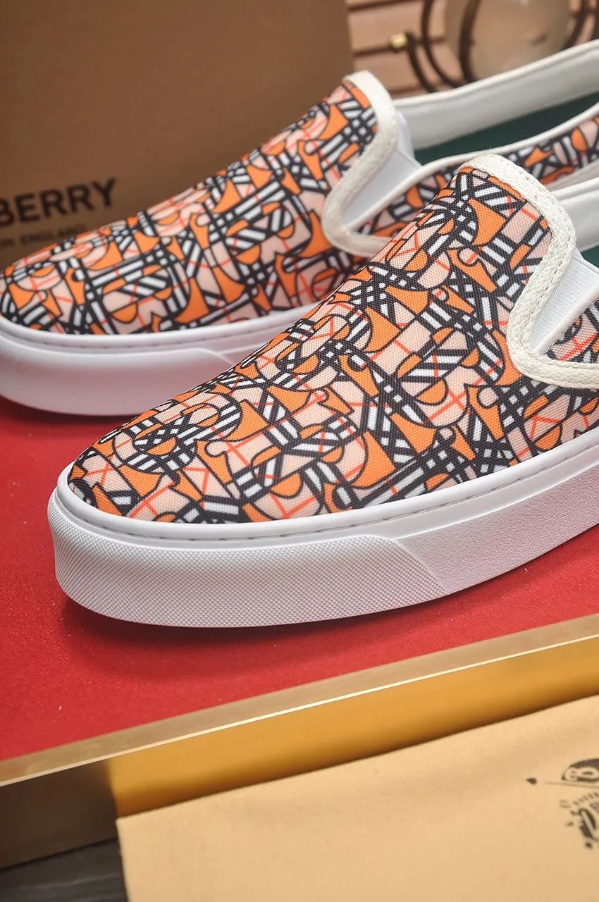 Men's shoes 💰400💶【Burberry】Classic low-top sneakers｜Imported cowhide with classic plaid fabric｜Sheepskin lining｜Original outsole｜Fine workmanship and comfortable to wear Size: 38-44 (customized at 45)